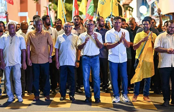ވަޒީފާ ބިރުދެއްކުން ހުއްޓާލަން އެދި އެމްޑީޕީން މުޒާހަރާއަށް