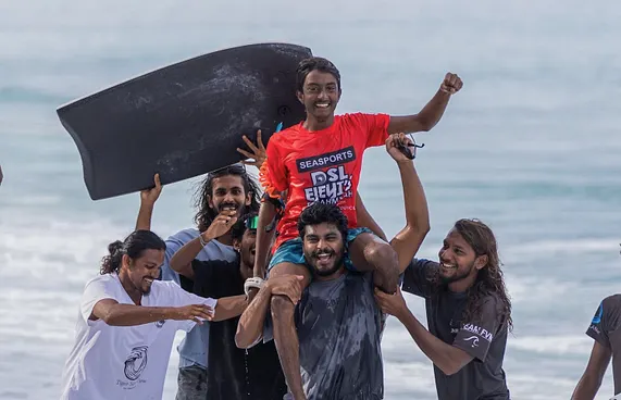 ޖާއްޓެ ބަލިކޮށް 15 އަހަރުގެ ޖިވާއު ޗެމްޕިއަންކަން ހޯދައިފި