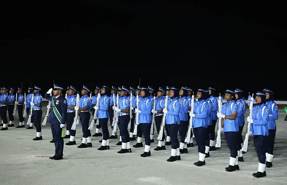 17،000ރ. ގެ މުސާރަ ލިބޭ ވަޒީފާ އަށް ފުލުހުން ހޯދަނީ