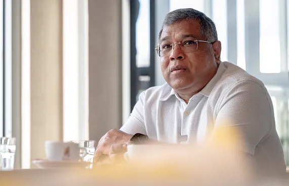 ބީއެމްއެލް ސީއީއޯގެ އިންޓަވިއު: ޑޮލަރާގުޅޭ ހުރިހާ ވާހަކައެއް