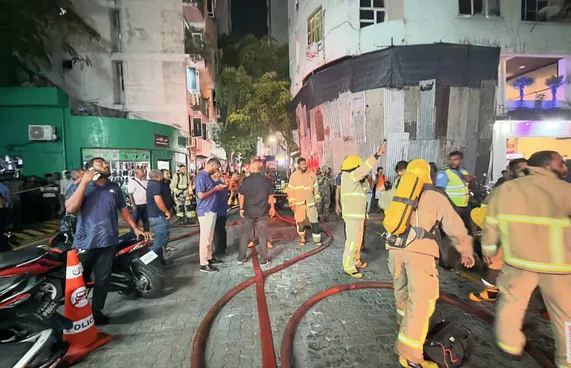 ގެއެއްގައި ރޯވެ 28 މީހަކަށް ފަރުވާދޭނެ ޖެހިއްޖެ