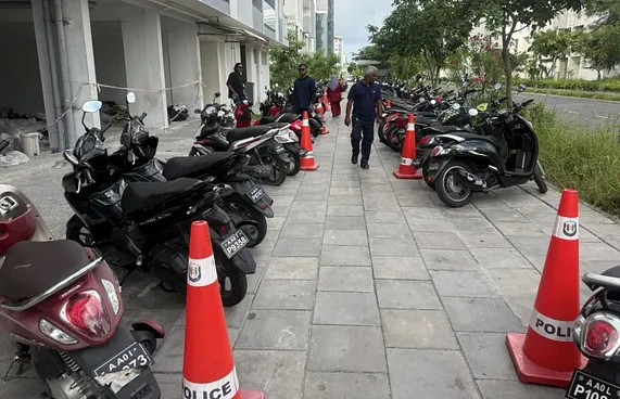 ހުޅުމާލޭގެ ޕޭވްމަންޓްތަކުގައި ޕާކް ނުކުރަން އެދެފި