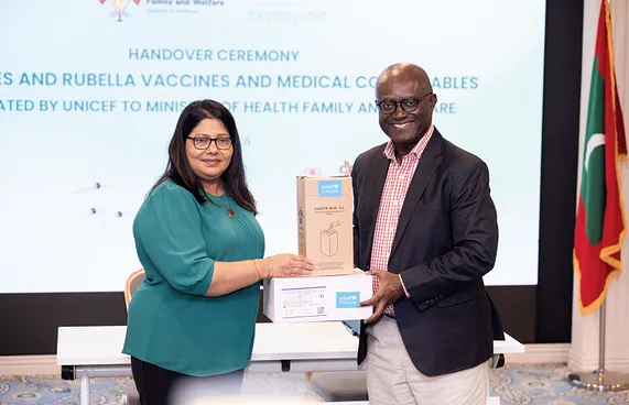 ޔުނިސެފުން ރާއްޖެއަށް 28000 ޑޯޒުގެ މީސަލްސް ވެކްސިން ދީފި