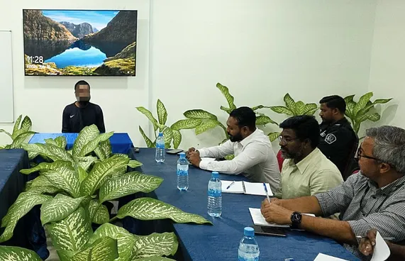 ޕެރޯލްއަށް ޝަރުތު ހަމަވާ ގައިދީންނާ އިންޓަވިއު ކޮށްފި