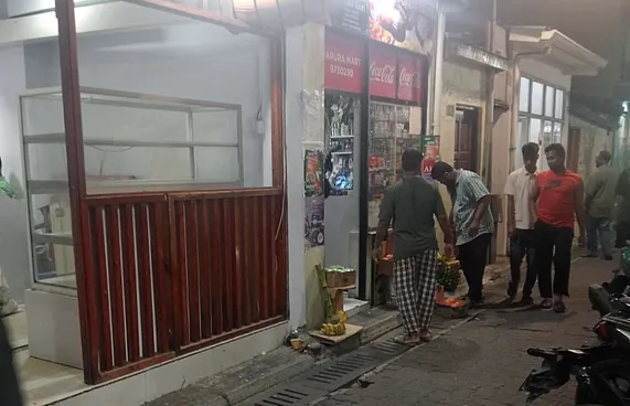 މަގުމަތީގައި މުދާ ބަހައްޓައިގެން ވިޔަފާރިކުރުމުން ޖޫރިމަނާ!