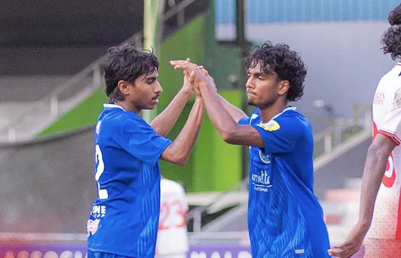މި ވަގުތަށް ނިއު ކުރީގައި، ޓީސީ ނިންމާލީ މޮޅަކުން
