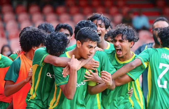 ޔޫތު ޗެމްޕިއަންޝިޕް: މާޒިޔާ އާއި ނިއުގެ ފައިނަލެއް