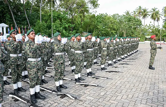 ހިދުމަތާ އަލަށް ގުޅުނު 225 ސިފައިން ހުވާ ކޮށްފި