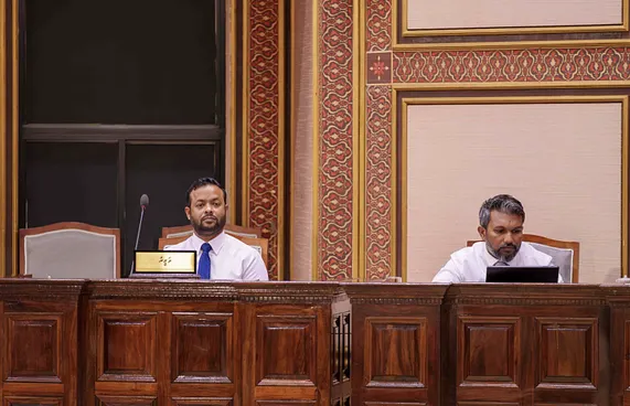 "ފެނާއި ނަރުދަމާ ލަސްވީ ކުރިން ހަދާފައި އޮތް ހަޑިއަކުން"
