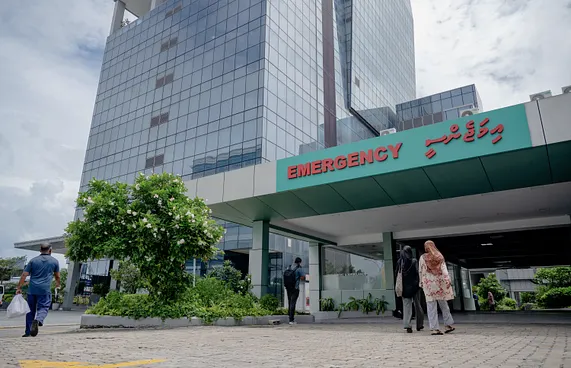 މާލޭގައި ދެ ސައިކަލް އެކްސިޑެންޓުވެ ތިން މީހަކަށް ފަރުވާދެނީ