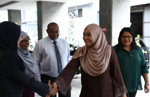 "އުފެއްދުންތެރިކަން ރަނގަޅުވާނީ ތަފާތުކުރުން ހުއްޓާލައިގެން"