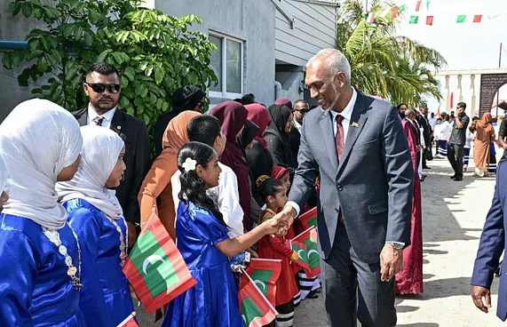 "ގައުމީ ދުވަހުގެ އަޒުމަކަށްވާންވީ އިހުތިރާމް އަށަގެންނެވުން"