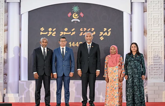 ޝަރަފުވެރިކަމުގެ ގައުމީ އިނާމު ތިން ބޭފުޅަކާއި ޝީއަށް