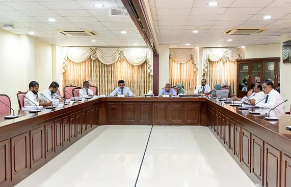 އަގުބޮޑުކޮށް ޑޮލަރު ވިއްކާ ނަމަ މިލިއަނުން ޖޫރިމަނާކުރަނީ