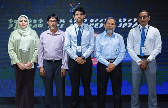 ދުވަސްވީ މުވައްޒަފުން ވަކިވެގެންދަނީ ލެގަސީއަކާއެކު:އަޒްވަރު