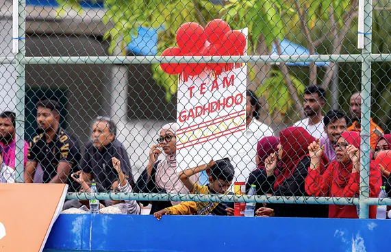 ދިވެހި ލީގު މާލެއިން ބޭރަށް: ތާރީހީ ފުރަތަމަ މެޗު ގައްދޫގައި