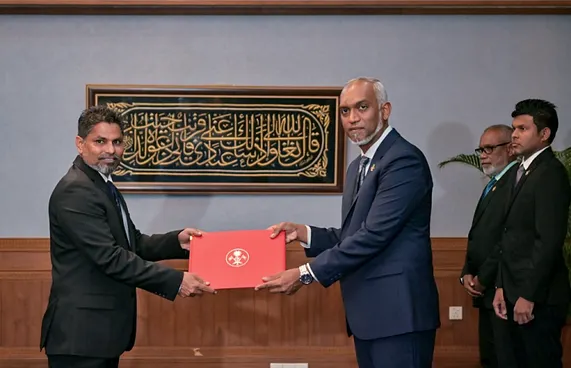 ކޮމިޝަނާ އޮފް ސްޕޯޓްސް ތޮލާލް ރައީސް އޮފީހަށް