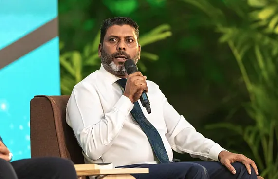 ކުޅިވަރުގެ މަރާމާތަށް މުވައްޒަފުންގެ ދައުރު ފުޅާކުރަނީ