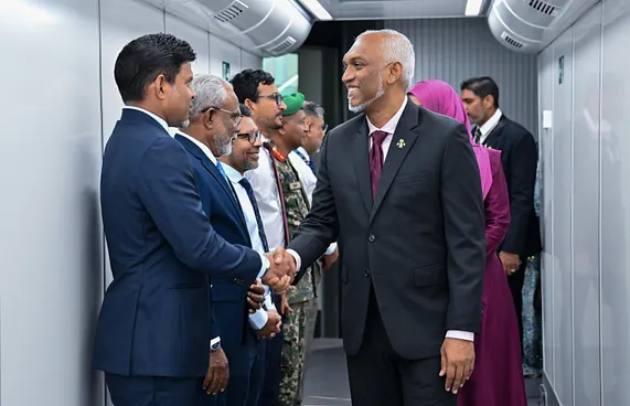 ރައީސް މުއިއްޒުގެ ދެކަނބަލުން ޕާކިސްތާނަށް ފުރާވަޑައިގެންފި