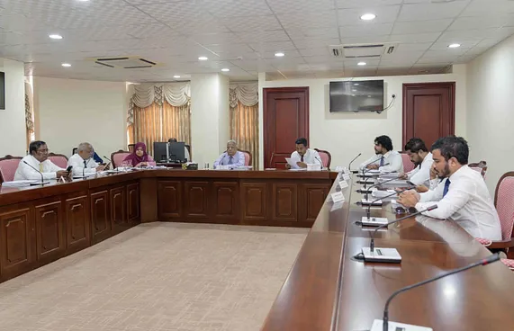 އެންމެނަށް އިންޝުއަރެންސް ދިނުމާ މެދު ދިރާސާކުރަނީ