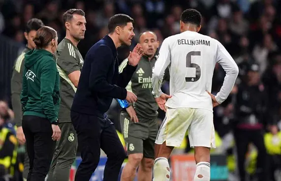 ސަޕޯޓަރުންގެ ނުރުހުން ޒަބީއަށް ކުޅުންތެރިން ފަހަތުގައި