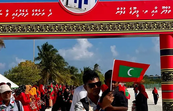 އެއްބައިވަންތަ ދުވަހަށް މީދޫގެ ބޮޑު ޓީމެއް ތުޅާދުއަށް