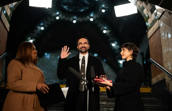 މަމްދާނީ ހަތިމުގައި އަތްލައި މޭޔަރުކަމުގެ ހުވާކޮށްފި