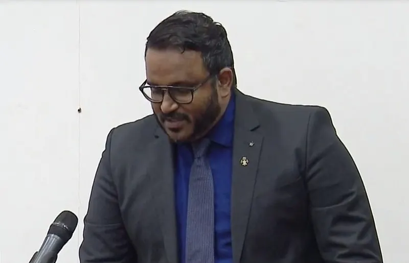 ހެއްކާބެހޭ ގާނޫނު އޮތްގޮތުން އަދީބާއި ޒިޔަތުގެ ހެކިބަސް ނުނެގޭނެ: ޔާމީންގެ ވަކީލުން