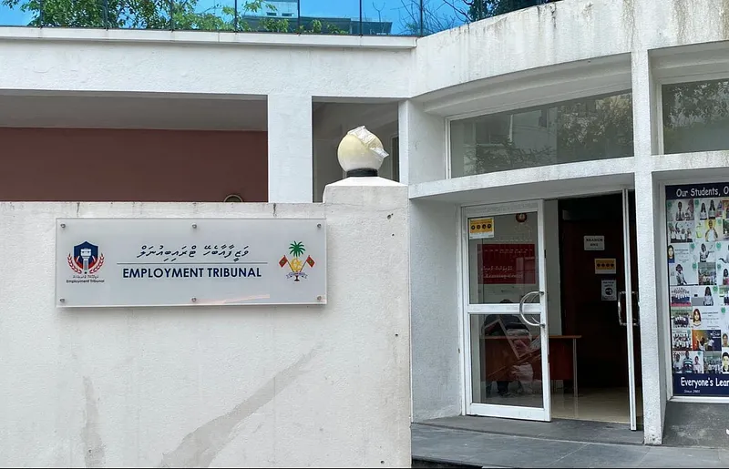 ޕްރޮބޭޝަންގައި ވަޒީފާއިން ވަކިކުރީ ބަލިވެއިނުމުން ކަމަށް ބުނެ ހުށަހެޅި މައްސަލައެއް ބަލަން ޓްރައިބިއުނަލްއަށް އަމުރުކޮށްފި