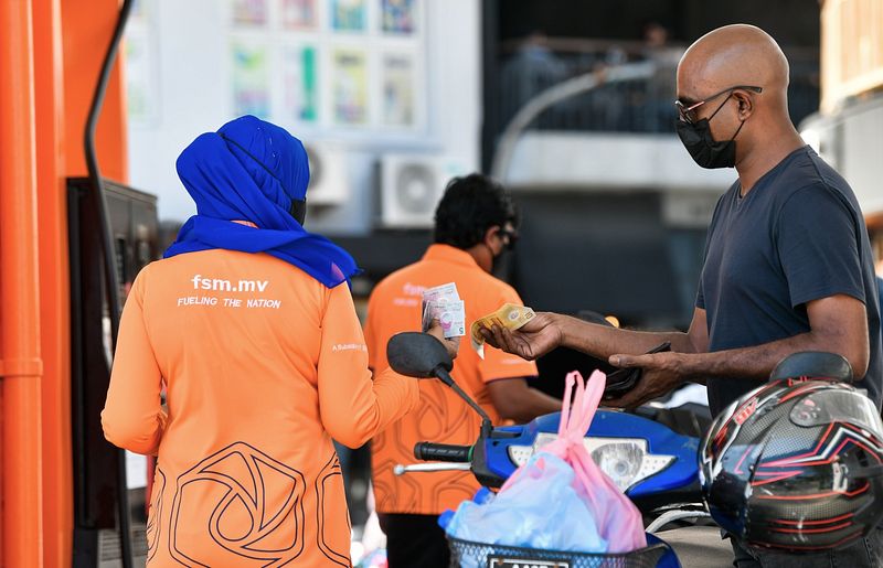 ކުރިއެކޭ އެއް އަގެއްގައި އަތޮޅުތަކަށް ތެޔޮ ވިއްކަނީ