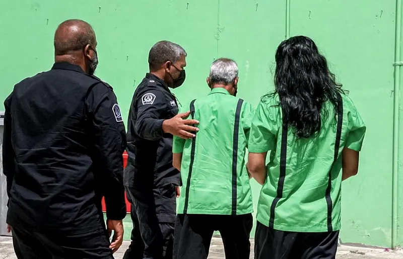 އޯޕަން ޕްރިޒަން އައިލެންޑަށާ އެކު ޖަލު އޮފިސަރުން ހޯދަނީ