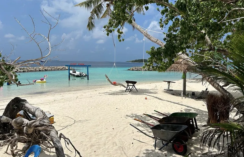 ކެންދޫ ސްކޫލްގެ ސްކައުޓް ކޭމްޕަށް ގެންދިޔަ ގިނަ އަދަދެއްގެ އެއްޗެހި ވަގަށް ނަގައިފި