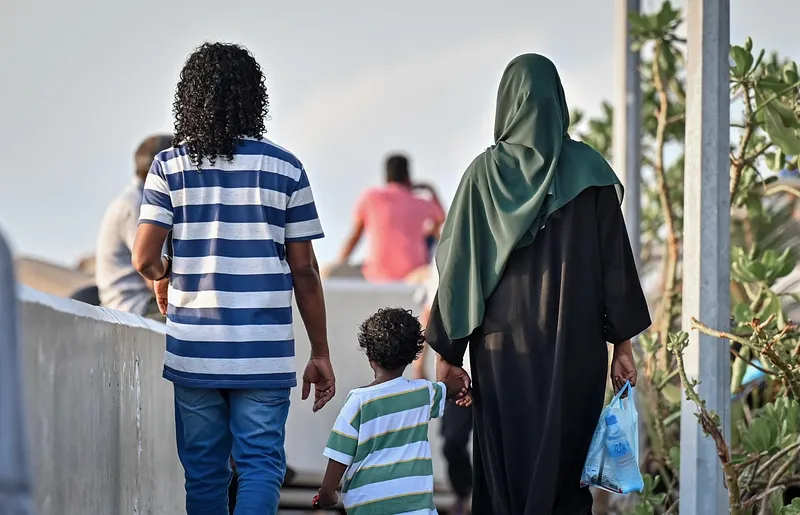 ދެމަފިރިން އެކަކުއަނެކަކުގެ އާއިލާ މީހުންނަށް ހެޔޮކޮށް ހިތުން