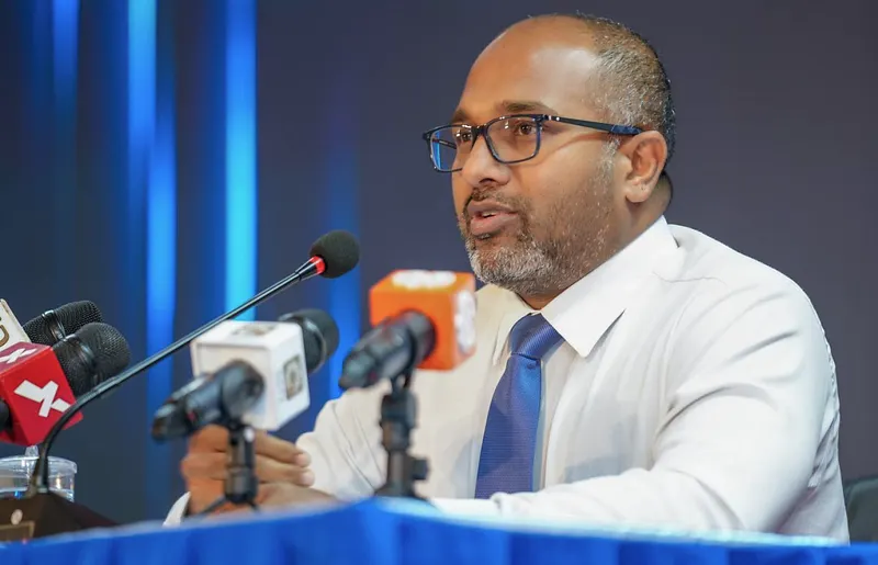 ދަނޑުތަކުގައި ބިދޭސީން ފިލައިގެން އުޅޭ: އިހުސާން