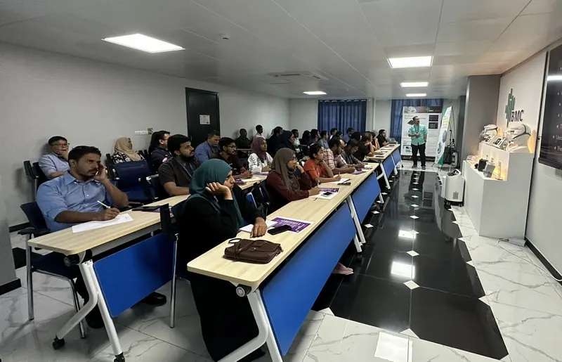 ޑޮކްޓަރުންގެ 60 ޕަސެންޓަކީ އަދިވެސް ބިދޭސީން: ގީލާ