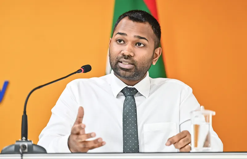 އާ ޒުވާން ޖީލަކަށް އެމްޑީޕީން ފުރުސަތު ދޭންޖެހޭ: މީކާއިލް