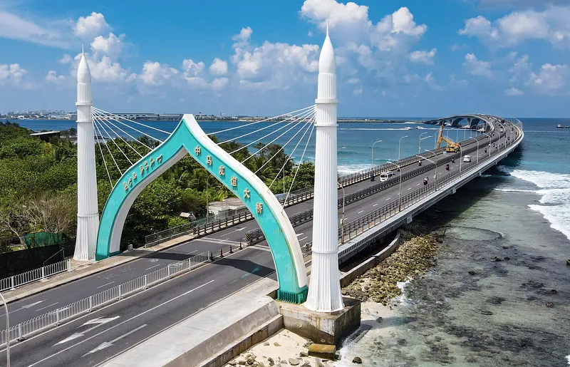 ރޭސިން ޓްރެކް އަޅަން ހައިވޭއިން ދެ ކިލޯމީޓަރު ހިއްކަން ތައްޔާރުވެއްޖެ