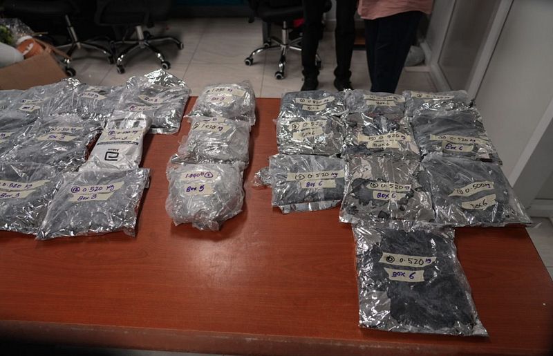 ރާއްޖެއަށް އެތެރެކުރަންއުޅުނު 11ކިލޯގެ ޑްރަގް އަތުލައިގެންފި