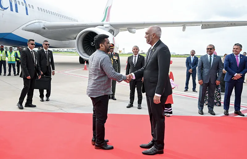 ރައީސް މުއިއްޒުގެ ދެކަނބަލުން ލަންކާއަށް ވަޑައިގަންނަވަނީ