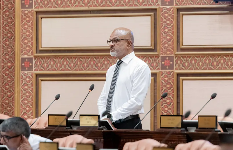 "ވަގުތު ނުދެވޭތީ"މަޖިލީހުގެ ދެކޮމިޓީއަކުން ނާޒިމް ވަކިކޮށްފި