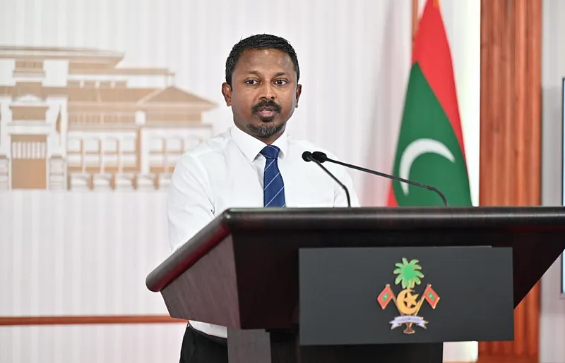 ދެ އިންތިހާބު އެއް ދުވަހެއްގައި ބޭއްވުމުން ސިޔާސީ ހަމަނުޖެހުން މަދުވާނެ: އުޝާމް