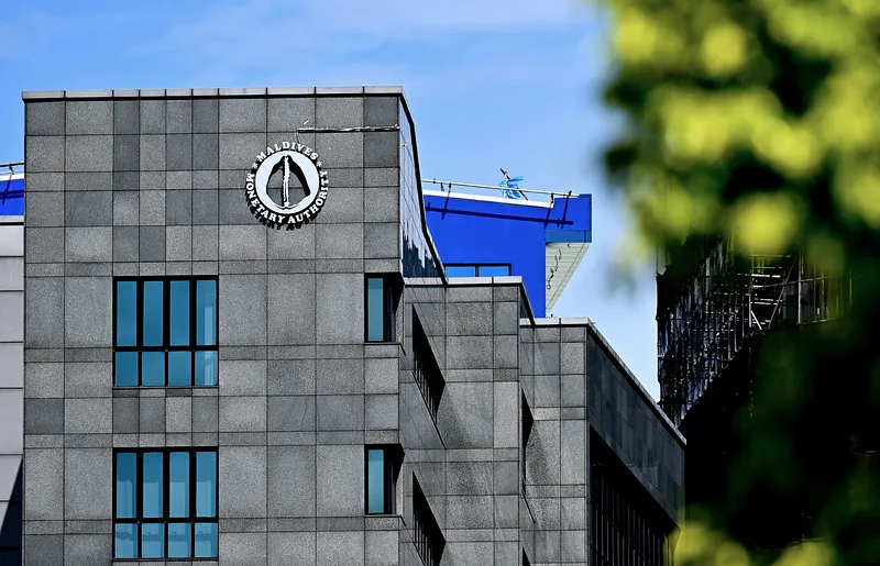 ރަސްމީ ރިޒާވްގައި 1.2 ބިލިއަން ޑޮލަރު، ޔޫޒަބަލްގައި 337.2 މިލިއަން ޑޮލަރު