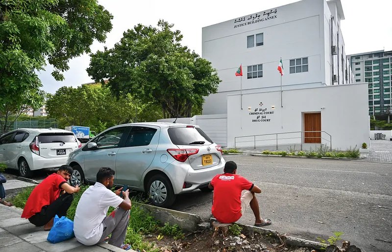 މަސްތުވާތަކެތި ހުރި ފޮށިގަނޑެއް ނަގަން ޕޯސްޓަށް ދިޔަ މީހަކު 18 އަހަރަށް ޖަލަށް