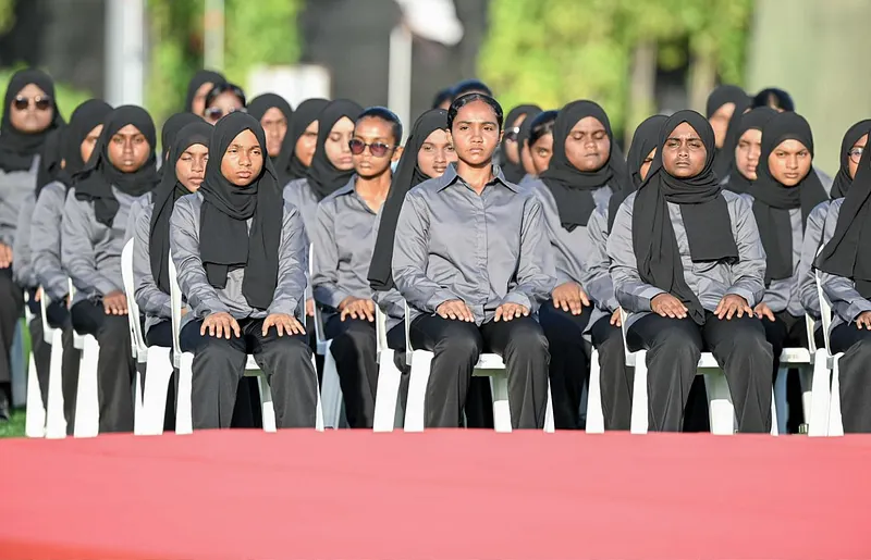 ނޭޝަނަލް ސާވިސްގެ ދެވަނަ ބެޗުގެ 350 ބައިވެރިން ދަސްވެނިވެއްޖެ