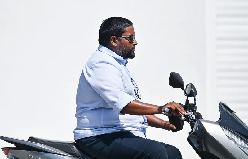 ބައްސާމްގެ އެޕާޓްމެންޓާ ގުޅޭ އެއްވެސް މުއާމަލާތެއް ކުރުން ހައި ކޯޓުން މަނާކޮށްފި