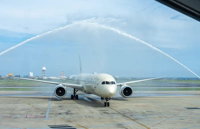 މެދުއިރުމަތީގެ އަސްކަރީ ކުރިމަތިލުން: ރާއްޖެ އަންނަ ފްލައިޓުތައް ކެންސަލް