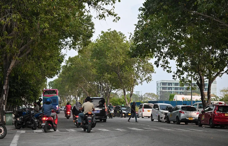 ރޯދަ މަހު ދުވާލު މަގުމަތީގައި ކެއުމުން 15 ދުވަހަށް ބަންދުކޮށްފި