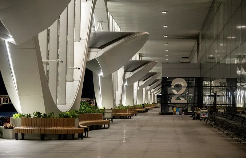 6 ކިލޯގެ ޑްރަގާ އެކު އިންޑިއާގެ ދެ ޒުވާނަކު އެއާޕޯޓުން ހައްޔަރުކޮށްފި