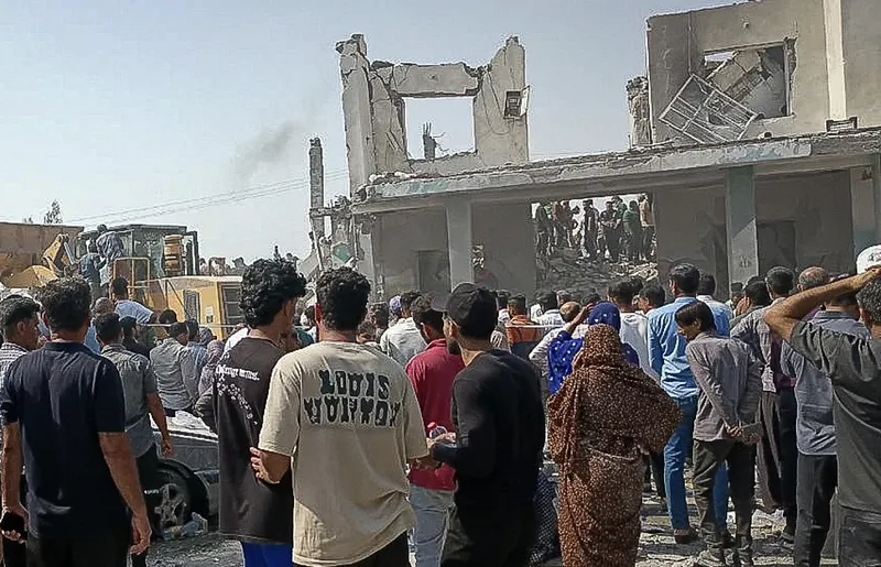 އިޒްރޭލުގެ ހަމަލާއެއް އީރާނުގެ ސްކޫލަކަށް، 80 ކުދިން މަރުވި