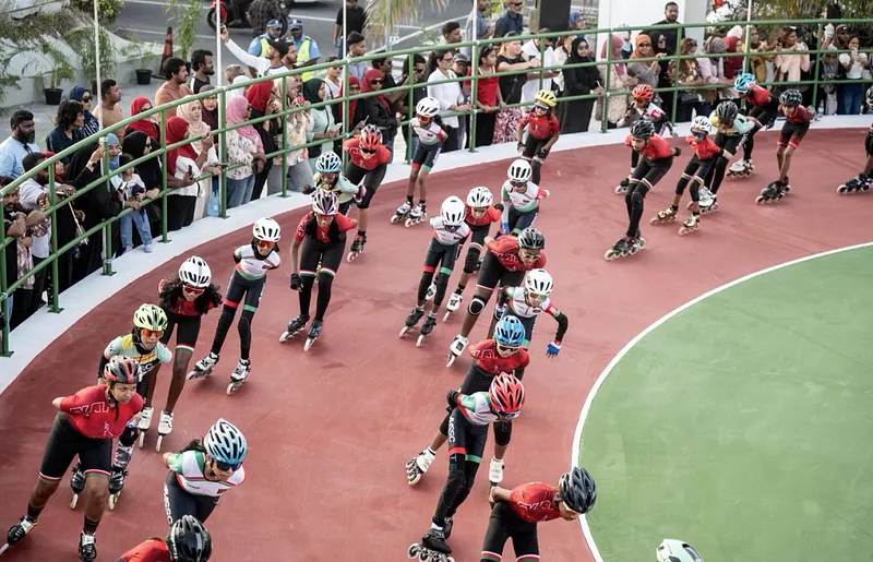 އުސްފަސްގަނޑުގައި އާރުސީސީގެ އެހީތެރިކަމާ އެކު ހެދި ސްކޭޓް އެރީނާ ރައީސް ހުޅުއްވައި ދެއްވައިފި